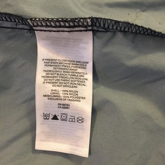 Columbia women’s small black windbreaker stowaway hood Velcro sleeves like 🆕 👀 - Picture 5 of 5